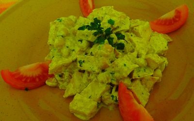 Joghurtos csicseriborsó-sült krumpli sabji